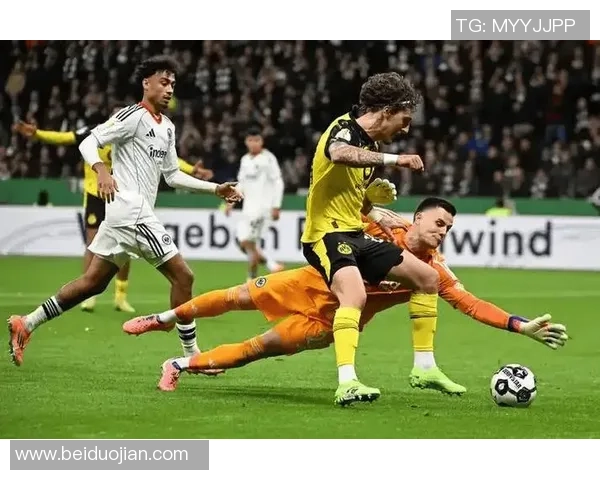 德甲焦点战曼联与多特蒙德互交白卷绝杀瞬间引发全场热议